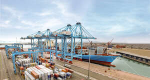 Maritime Cargo Port in Callao · Delvalle Box
